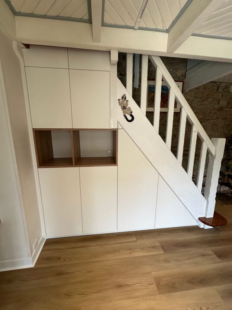 Agencement sous escalier — Pont-l’Abbé / Pleyben / Quimper — Aménagement — Agencement Piriou, Pleyben