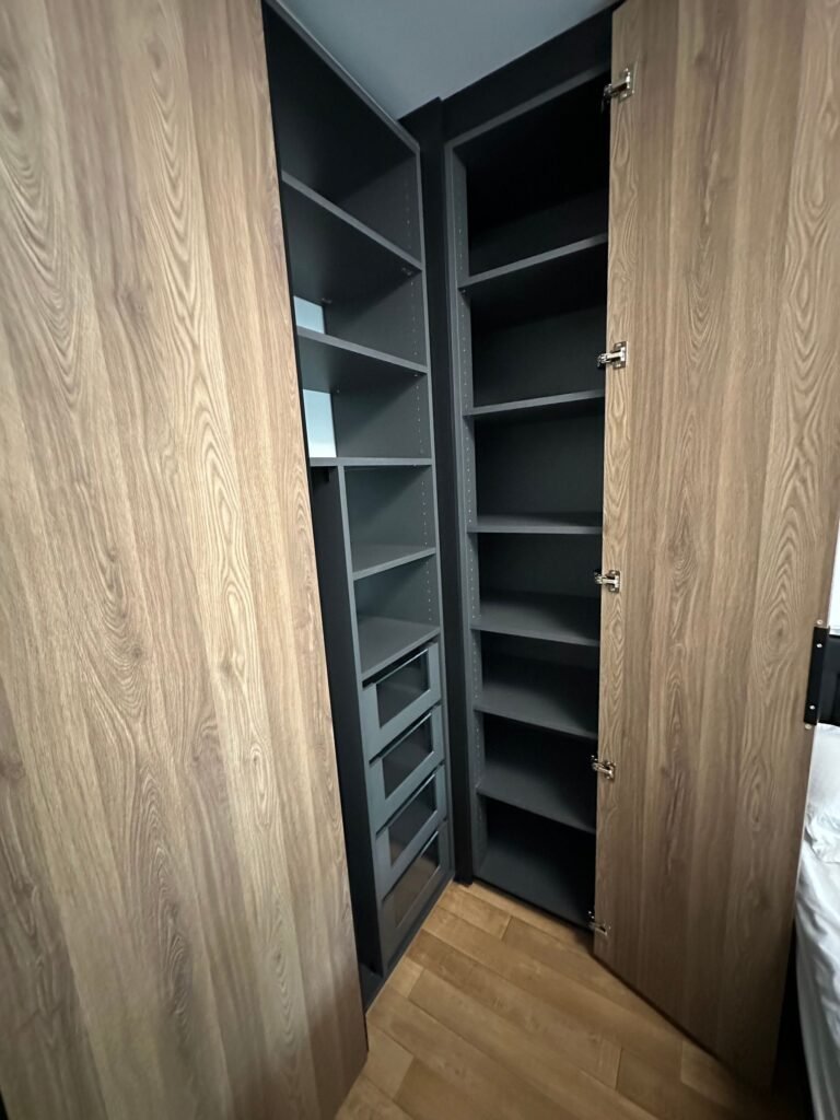 Chambre dressing — Aménagement — Agencement Piriou, Pleyben
